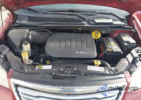 2016 Chrysler Town & Country Touring из США, поврежденный, VIN 2C4RC1BG4GR137988